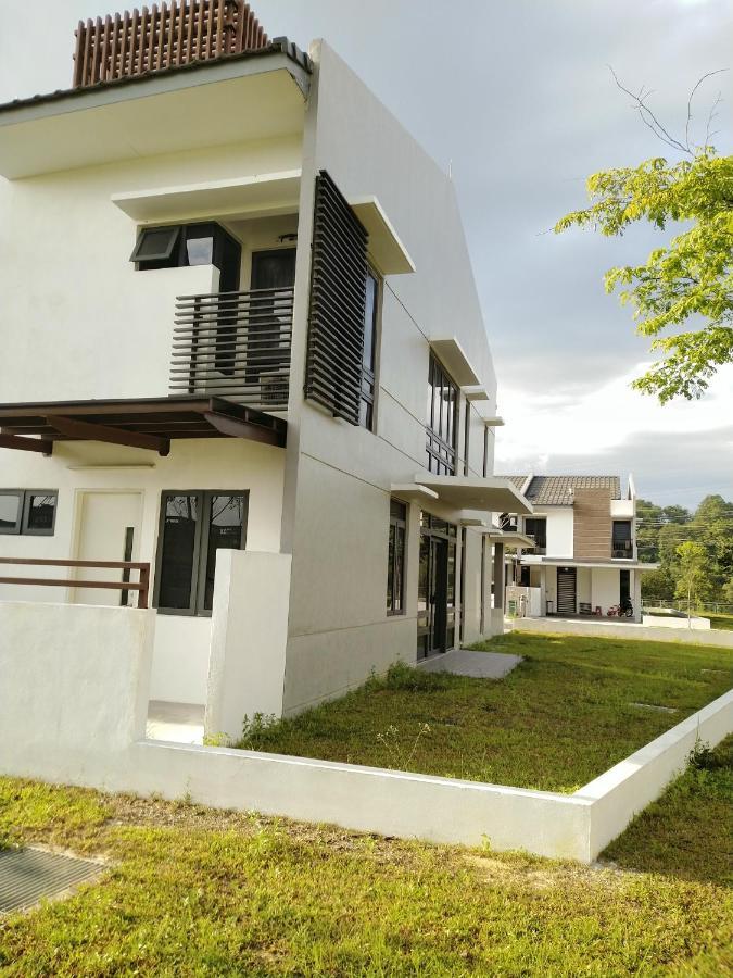 Pinevalley Homestay Putrajaya Presint 12 Екстер'єр фото