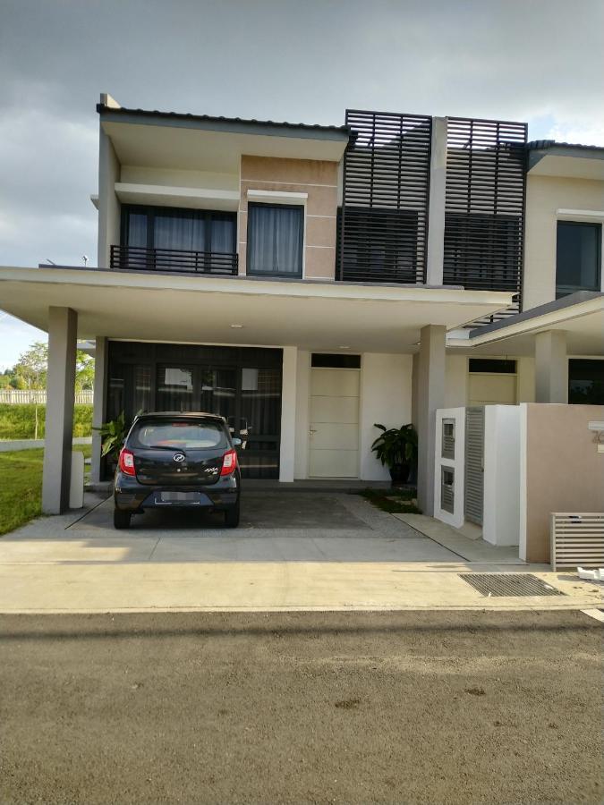 Pinevalley Homestay Putrajaya Presint 12 Екстер'єр фото